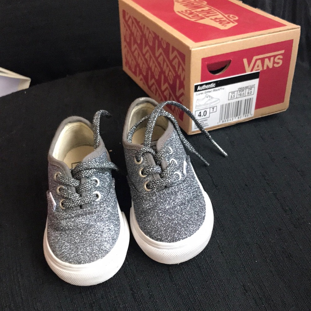 Vans - Picture 2 of 2